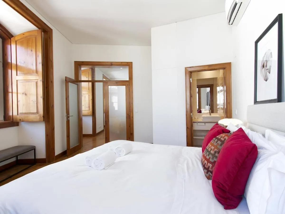 Chiado Stylish Bright Apt With Ac Lisboa 0*,  البرتغال