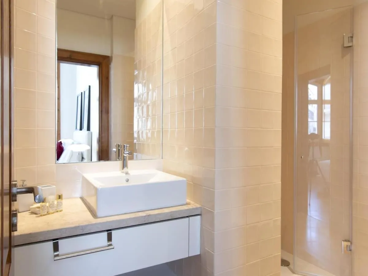 Chiado Stylish Bright Apt With Ac Lisboa 0*,